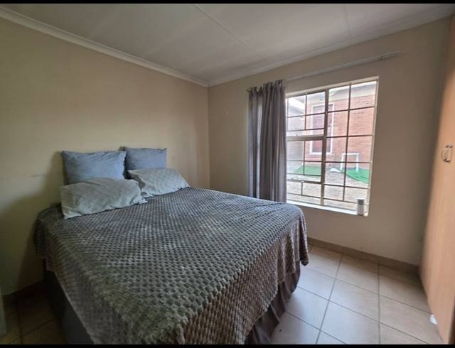 3 BEDROOM FREESTANDING FOR SALE IN THATCH HILL ESTATE